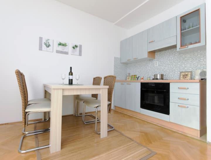 Apartments Jana มาคาร์สกา ภายนอก รูปภาพ